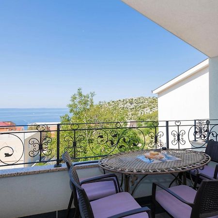 2 Bedroom Beautiful Apartment In Makarska Exterior photo