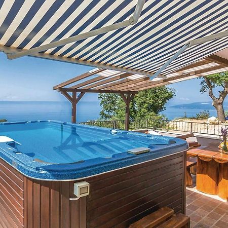 2 Bedroom Beautiful Apartment In Makarska Exterior photo