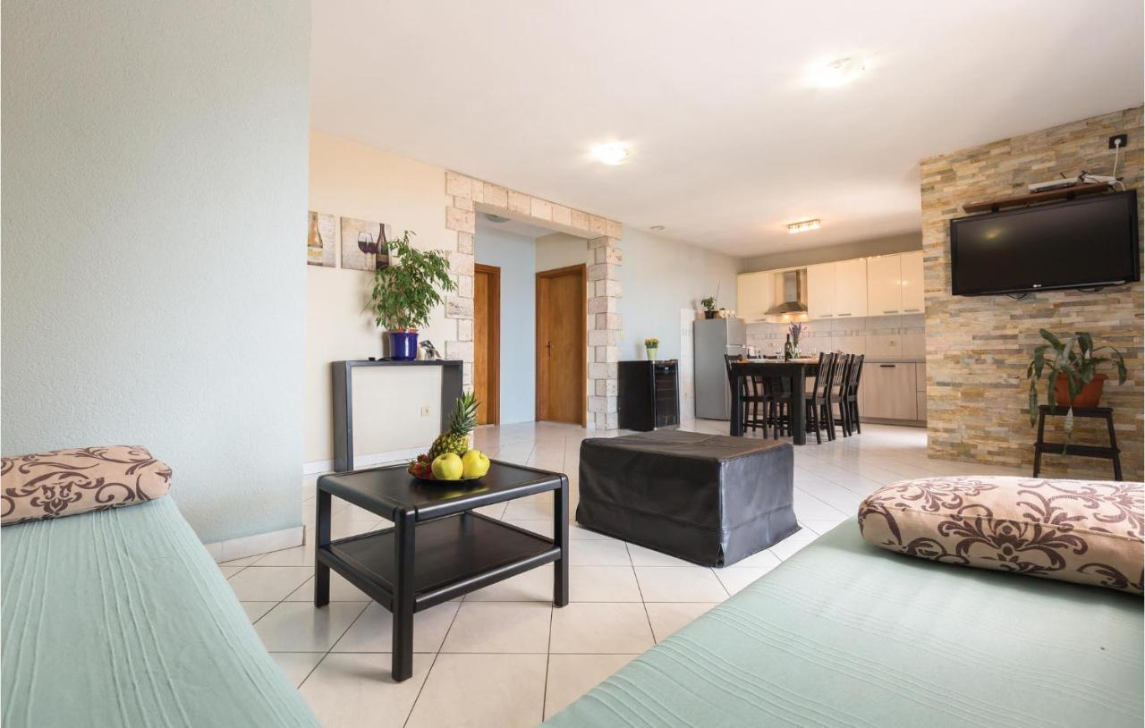 2 Bedroom Beautiful Apartment In Makarska Exterior photo