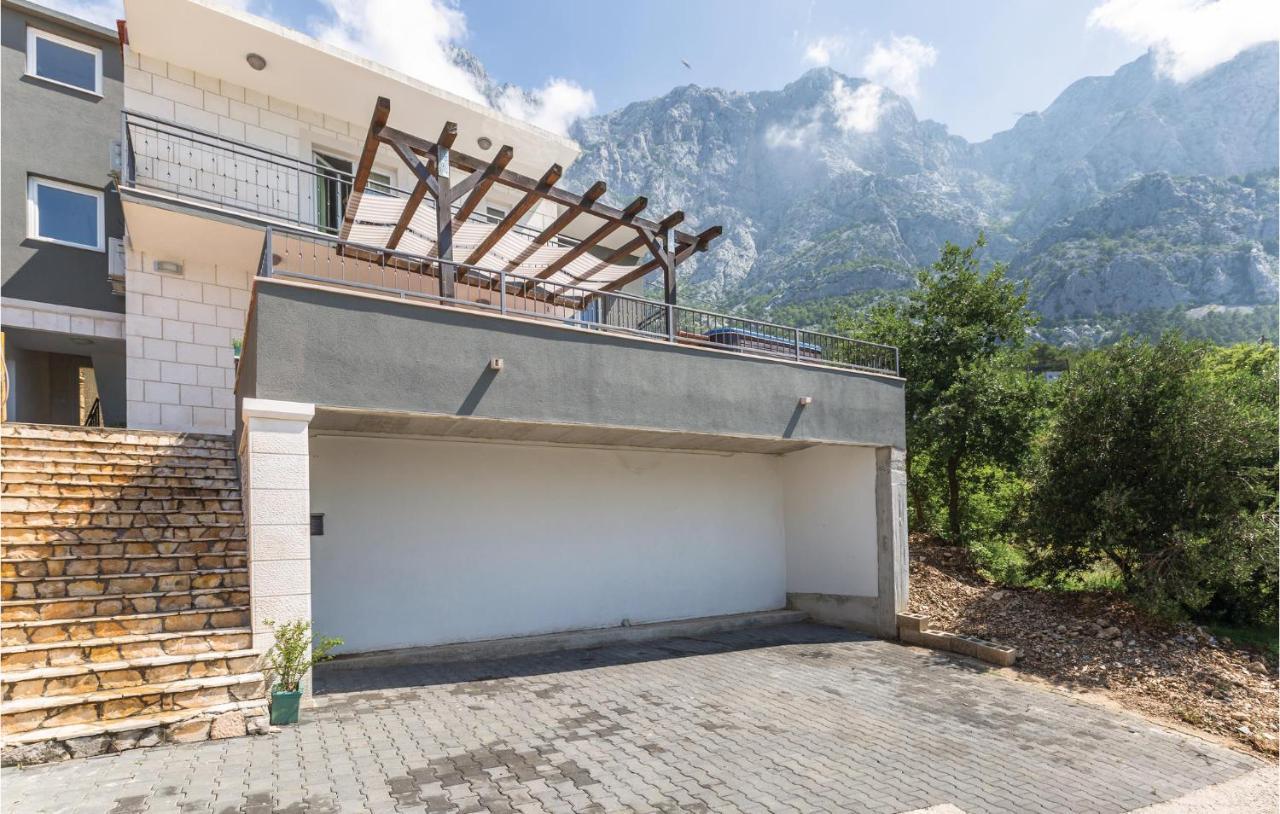 2 Bedroom Beautiful Apartment In Makarska Exterior photo
