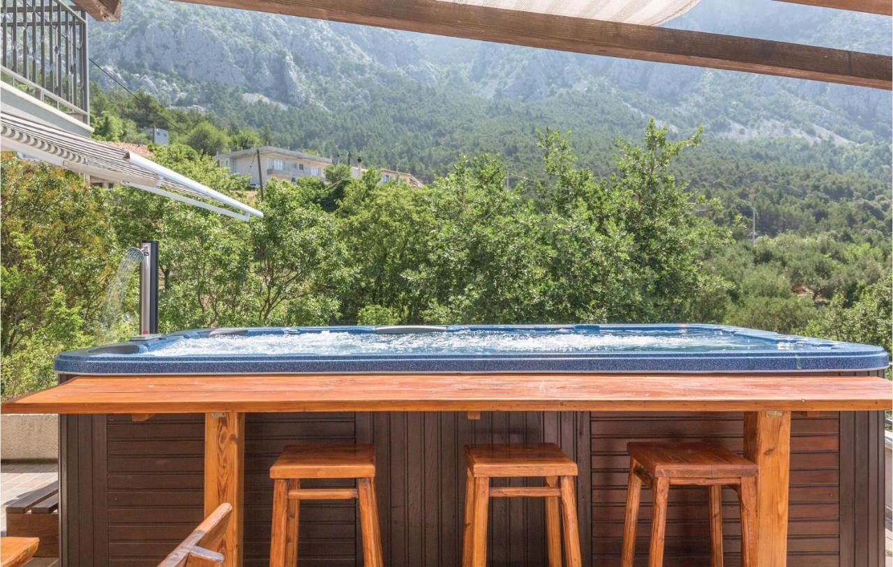 2 Bedroom Beautiful Apartment In Makarska Exterior photo