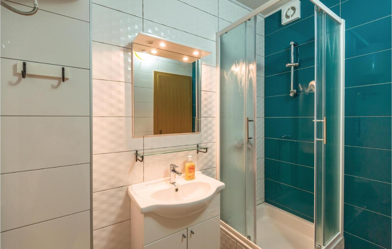 2 Bedroom Beautiful Apartment In Makarska Exterior photo