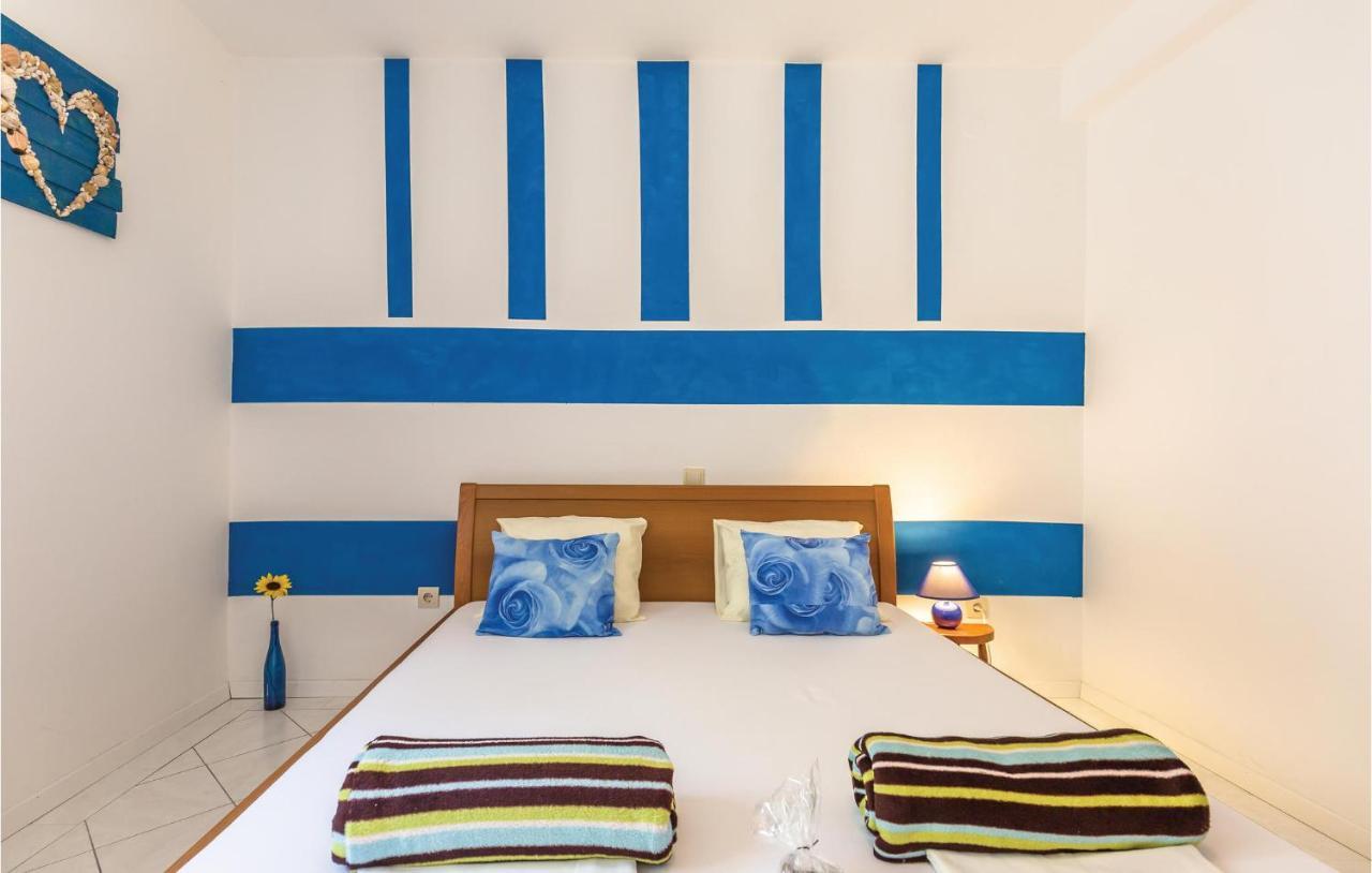 2 Bedroom Beautiful Apartment In Makarska Exterior photo