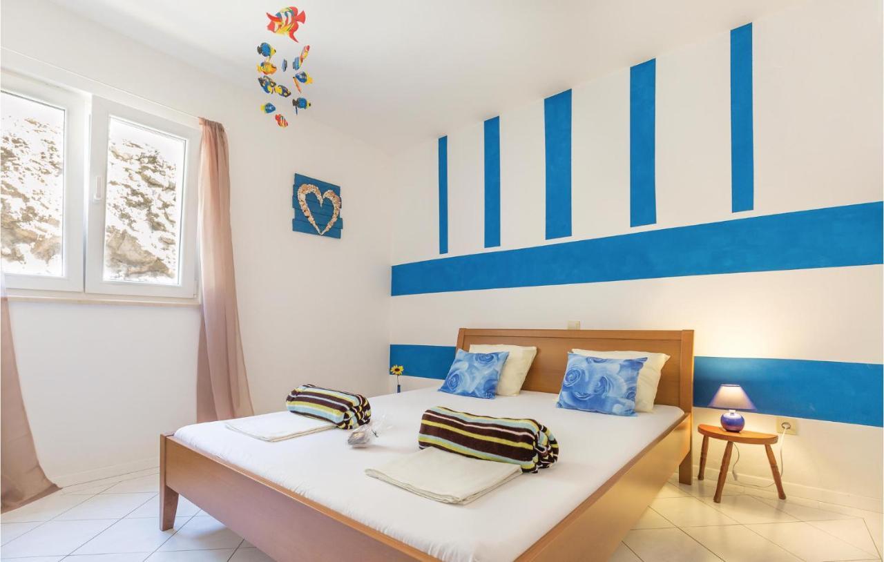 2 Bedroom Beautiful Apartment In Makarska Exterior photo