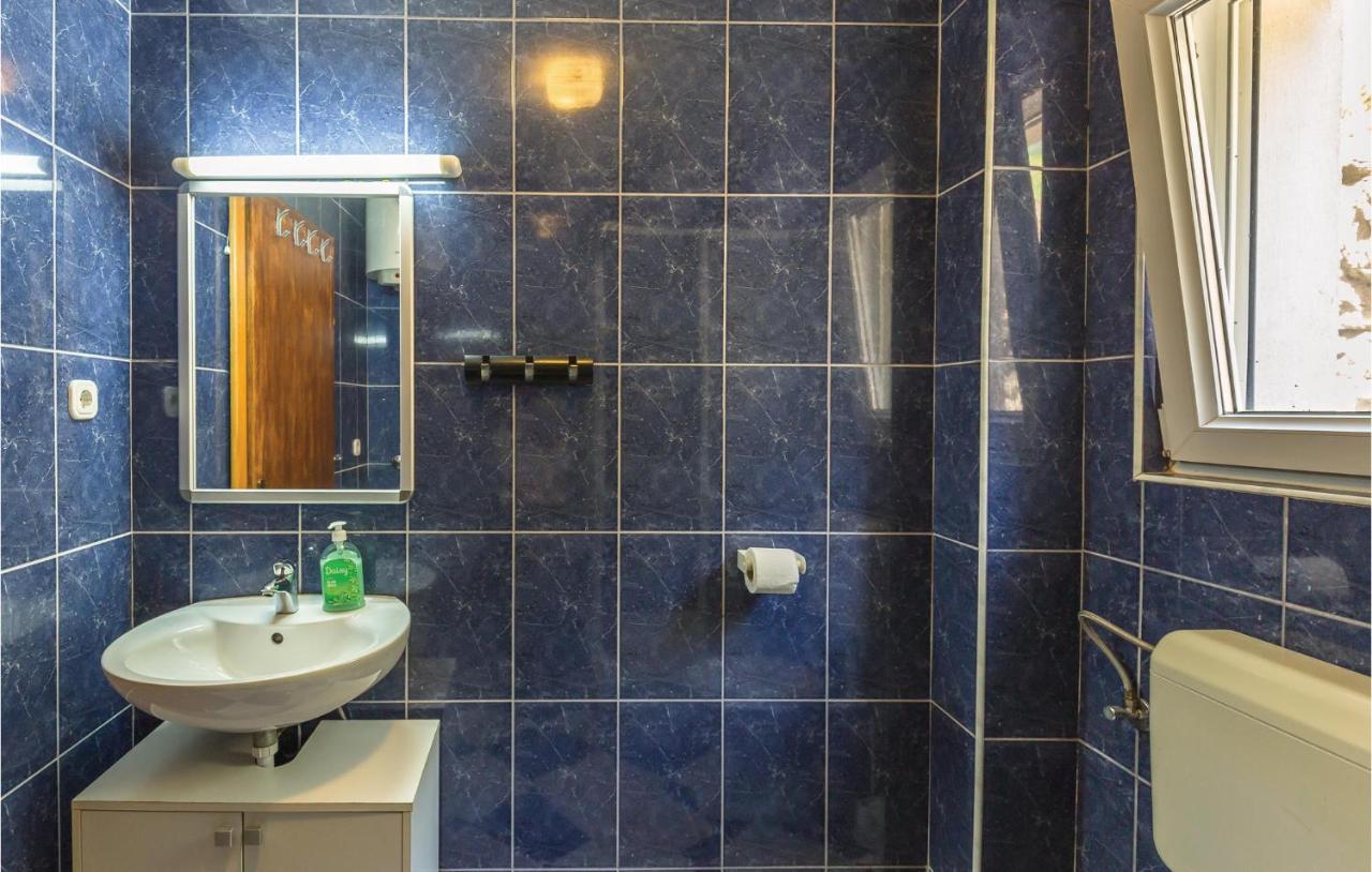 2 Bedroom Beautiful Apartment In Makarska Exterior photo