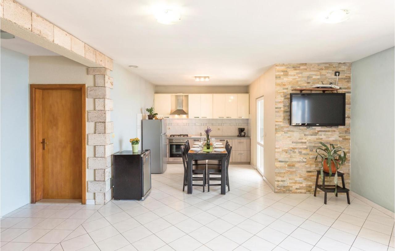 2 Bedroom Beautiful Apartment In Makarska Exterior photo