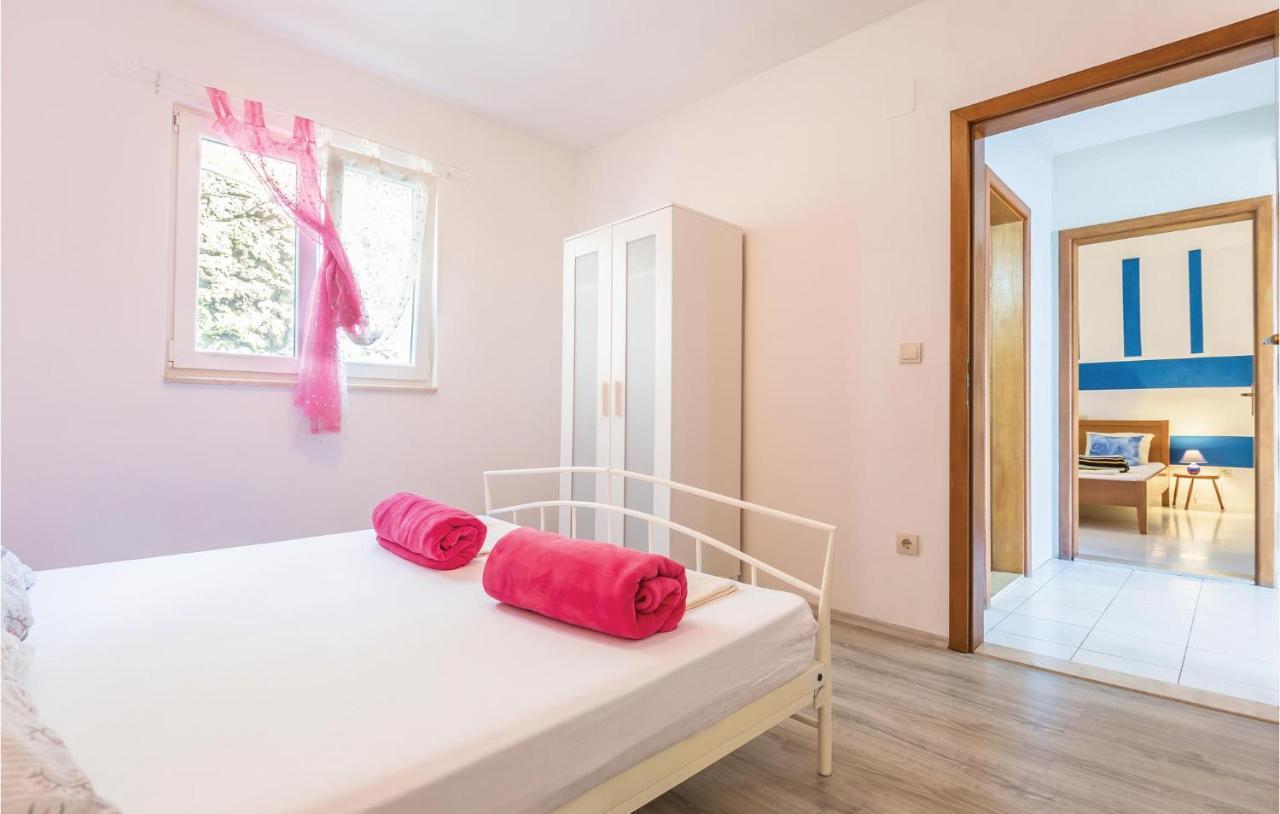 2 Bedroom Beautiful Apartment In Makarska Exterior photo