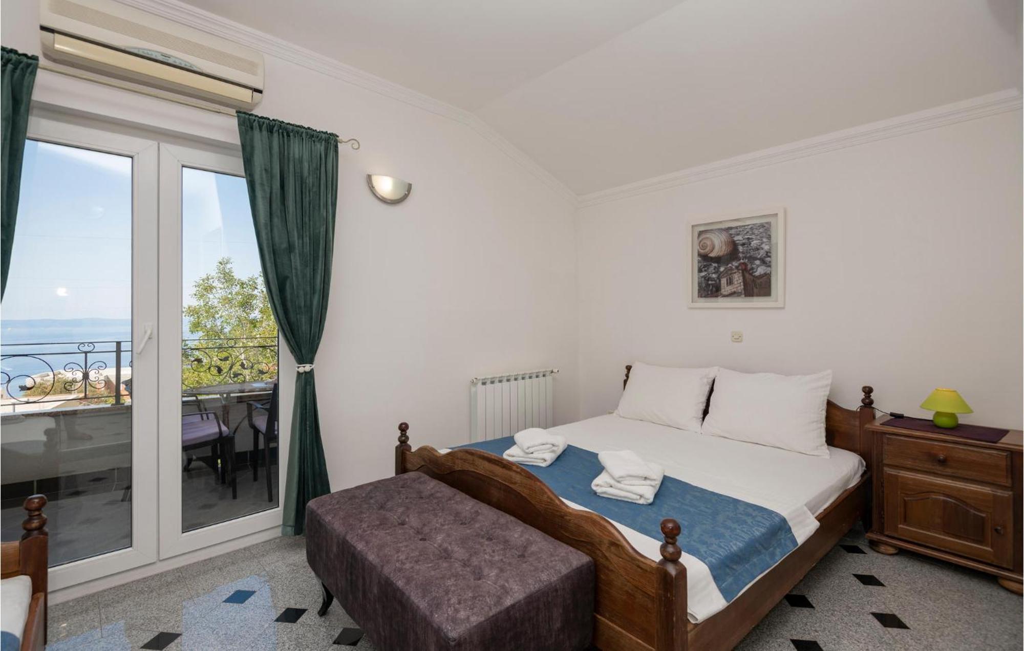 2 Bedroom Beautiful Apartment In Makarska Exterior photo