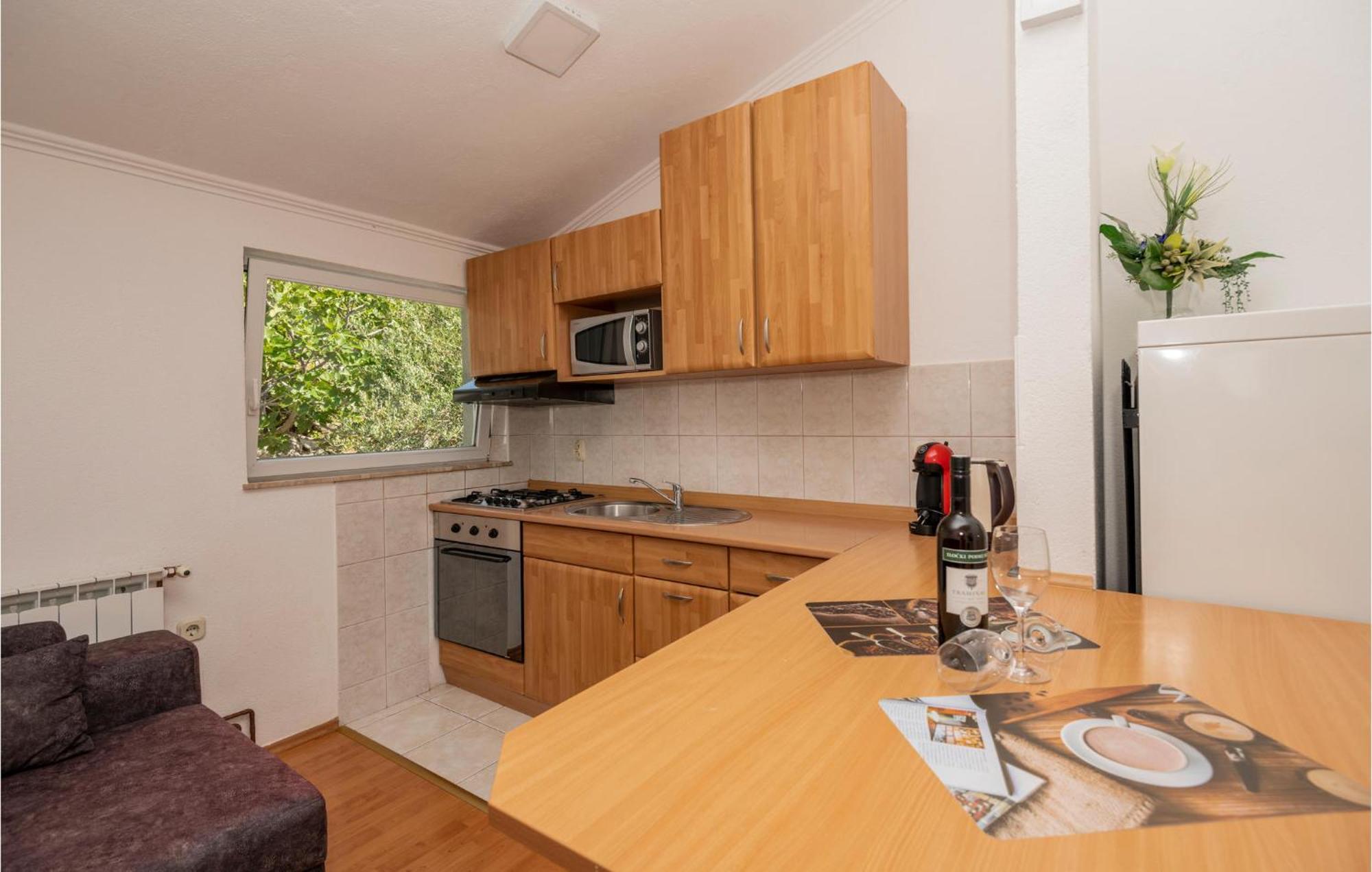 2 Bedroom Beautiful Apartment In Makarska Exterior photo