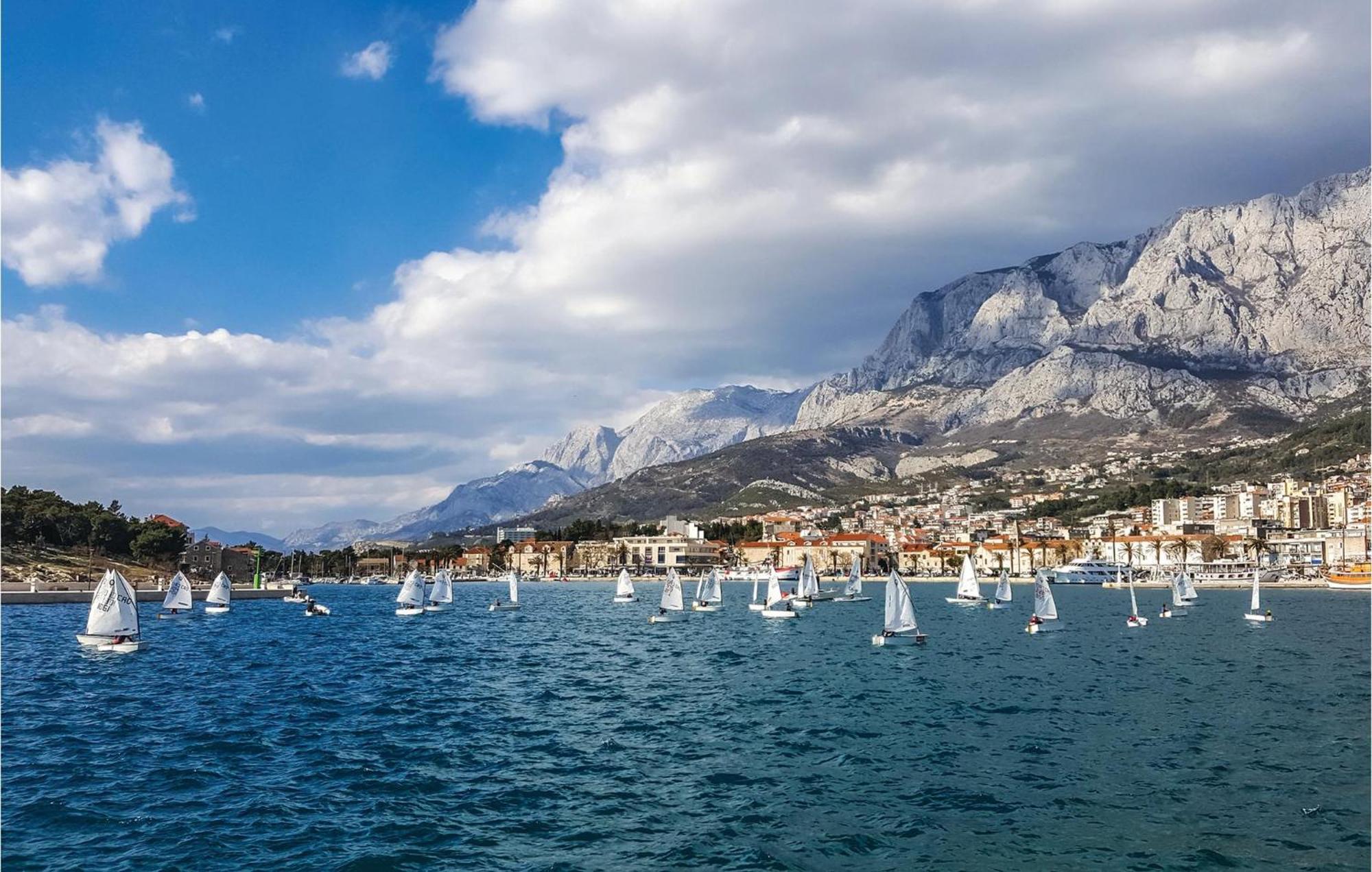 2 Bedroom Beautiful Apartment In Makarska Exterior photo